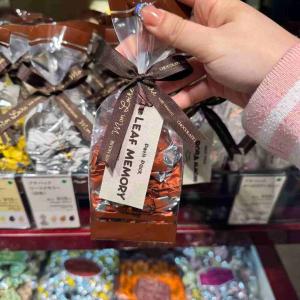 日本神户Mon Loire 小包装叶子巧克力 9颗装 茶色杏仁牛奶开心果味（任意路线可发）