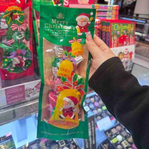 日本Morozoff 圣诞节限定 绿色袋装巧克力 牛奶巧克力 8个入（任意路线可发）