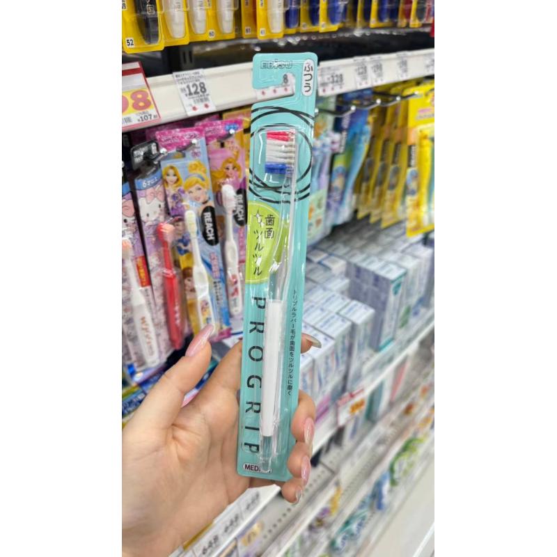 惠百施EBISU PROGRIP绿色清洁中毛圆头牙刷 B8089M